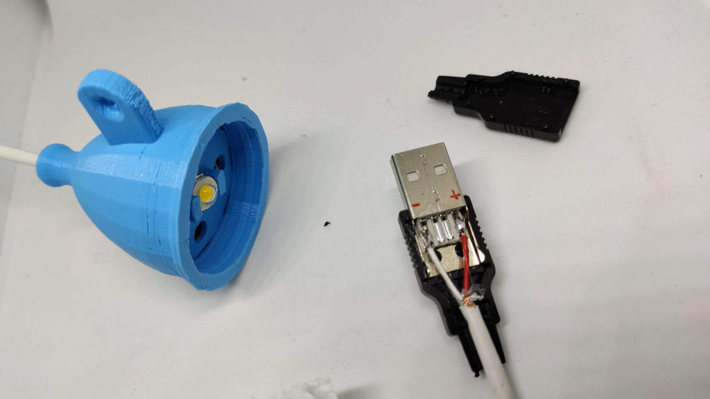 3D printed lamp: USB wiring