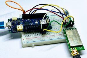Arduino MKR WiFi 1010 Ebyte LoRa E220 10km breadboard