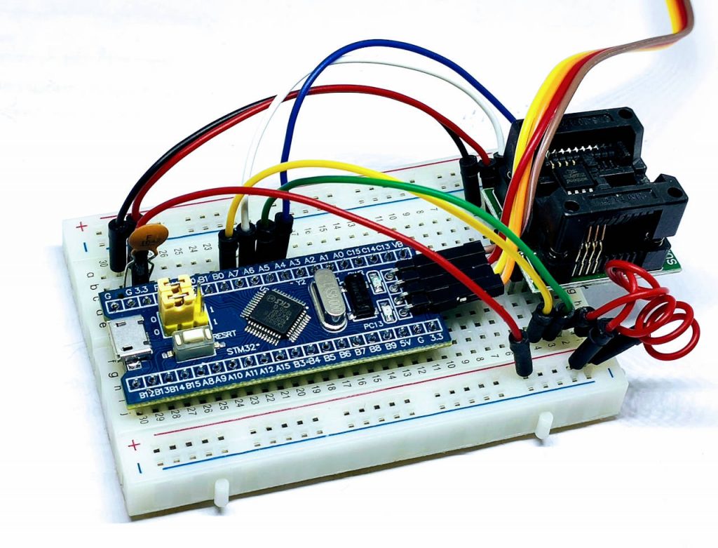 SMT32F1 with external SPI Flash on breadboard