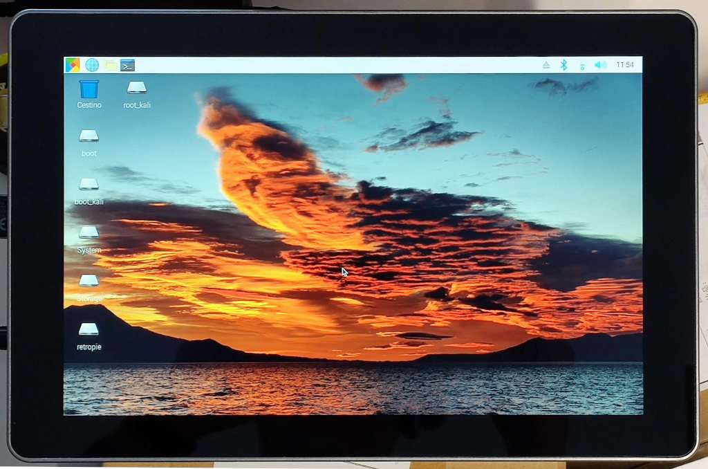RasPad Display: Raspbian OS Main Screen on the Raspberry Pi Tablet