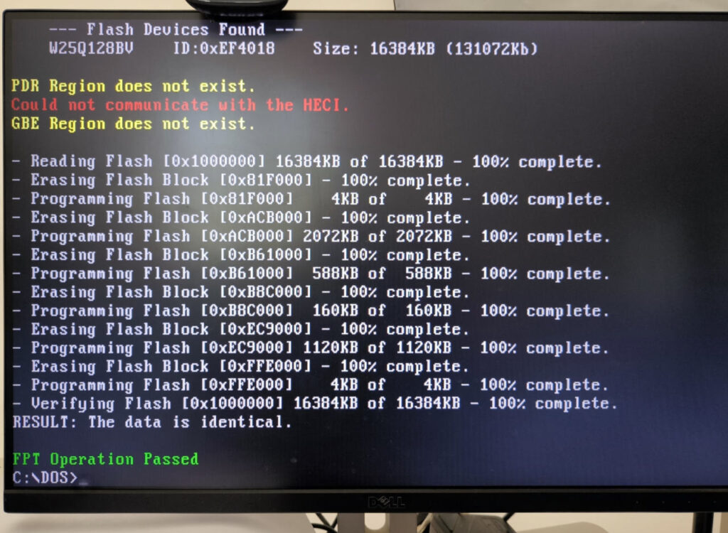 Output FPT che mostra il flash riuscito del chip W25Q128BV